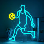 En livlig LED-neonskylt som visar en ljust orange basketboll med tydliga, distinkta linjer som visar dess paneler.