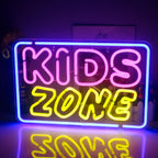 Bilden har en levande LED-neonskylt som visar orden "Kids Zone" i ett lekfullt, färgglatt teckensnitt.