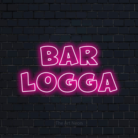 Personlig neonskylt med texten “Bar Logga” på en svart tegelvägg