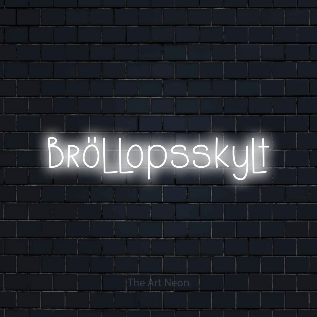 Personlig neonskylt med texten “Bröllopsskylt” på en svart tegelvägg