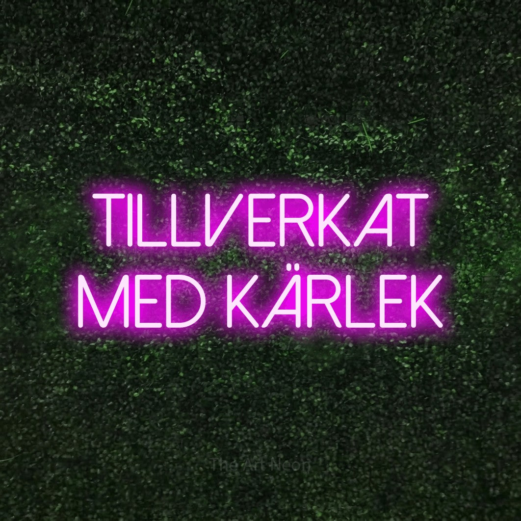 LED neon sign reading “Tillverkat Med Kärlek”, arranged in 2 lines.