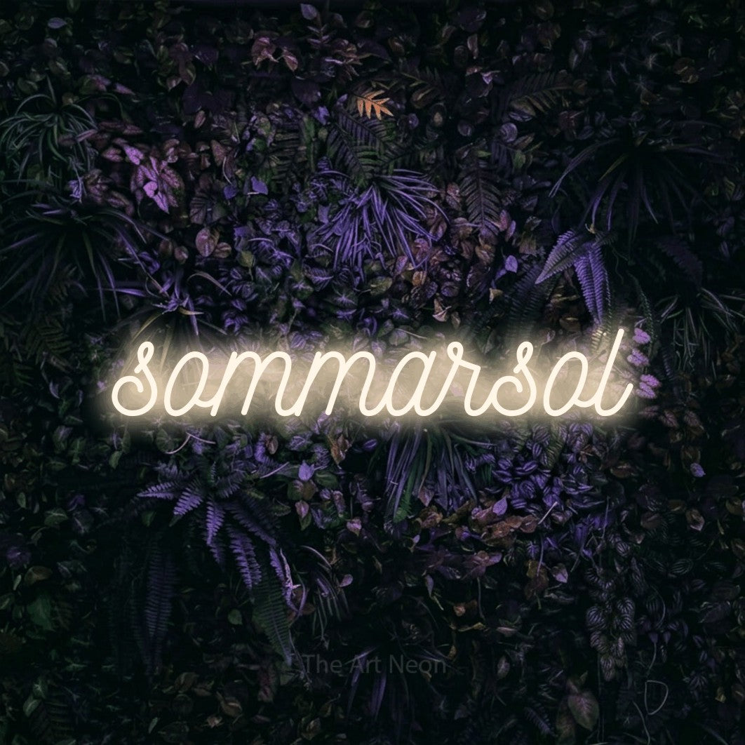 LED neon sign reading “sommarsol”, arranged in a single line.