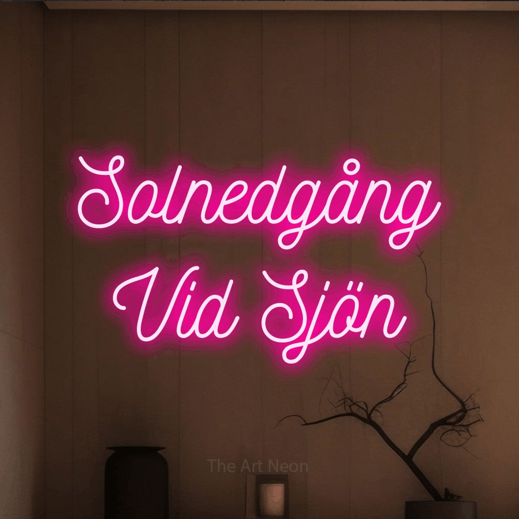 LED neon sign reading “Solnedgång Vid Sjön”, arranged in 2 lines.