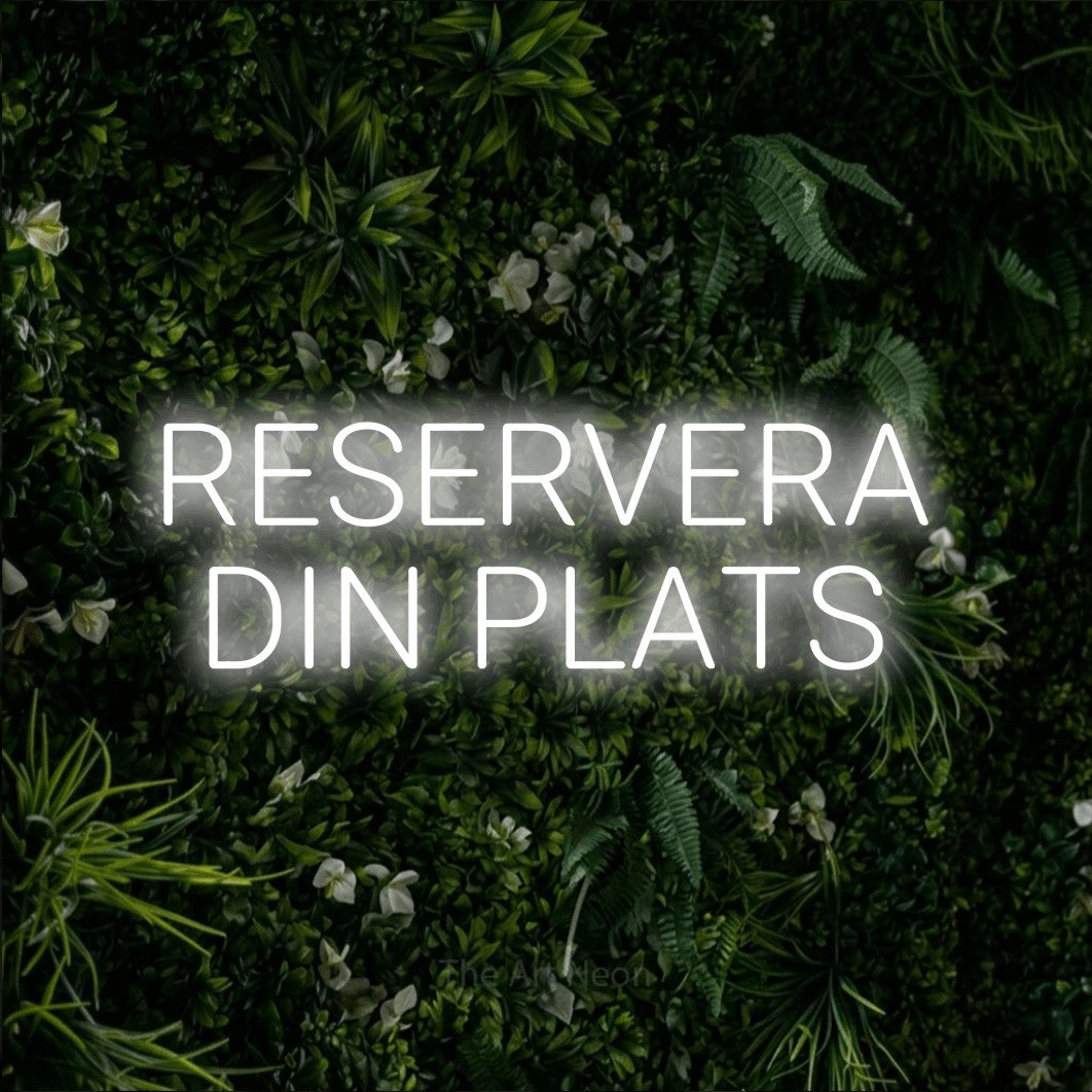 LED neon sign reading “RESERVERA DIN PLATS”, arranged in 2 lines.