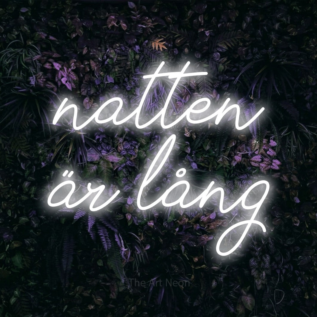 LED neon sign reading “natten är lång”, arranged in 2 lines.