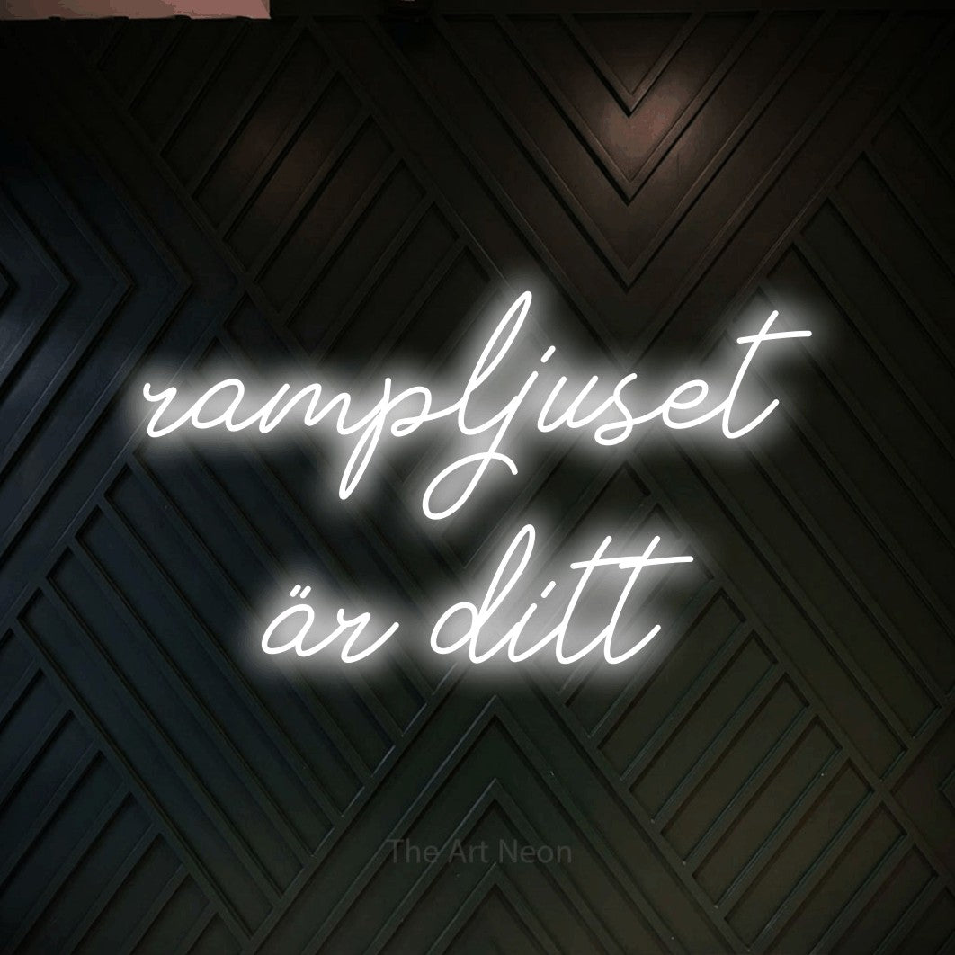 LED neon sign reading “rampljuset är ditt”, arranged in 2 lines.
