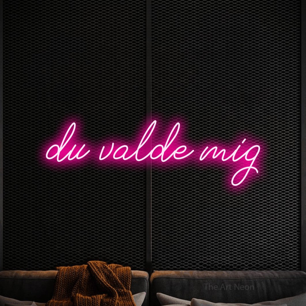 LED neon sign reading “du valde mig”, arranged in a single line.