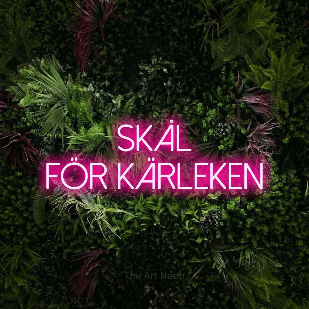 LED neon sign reading “SKÅL FÖR KÄRLEKEN”, arranged in 2 lines.