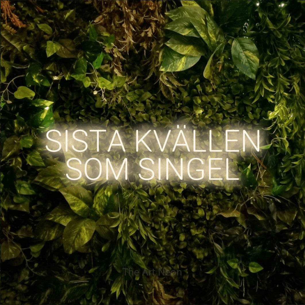 LED neon sign reading “SISTA KVÄLLEN SOM SINGEL”, arranged in 2 lines.
