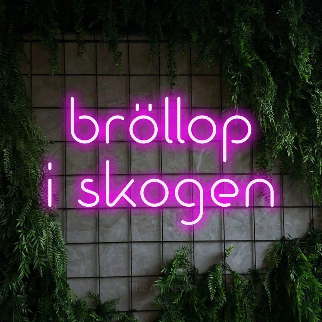 LED neon sign reading “bröllop i skogen”, arranged in 2 lines.