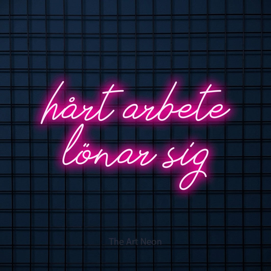 LED neon sign reading “hårt arbete lönar sig”, arranged in 2 lines.
