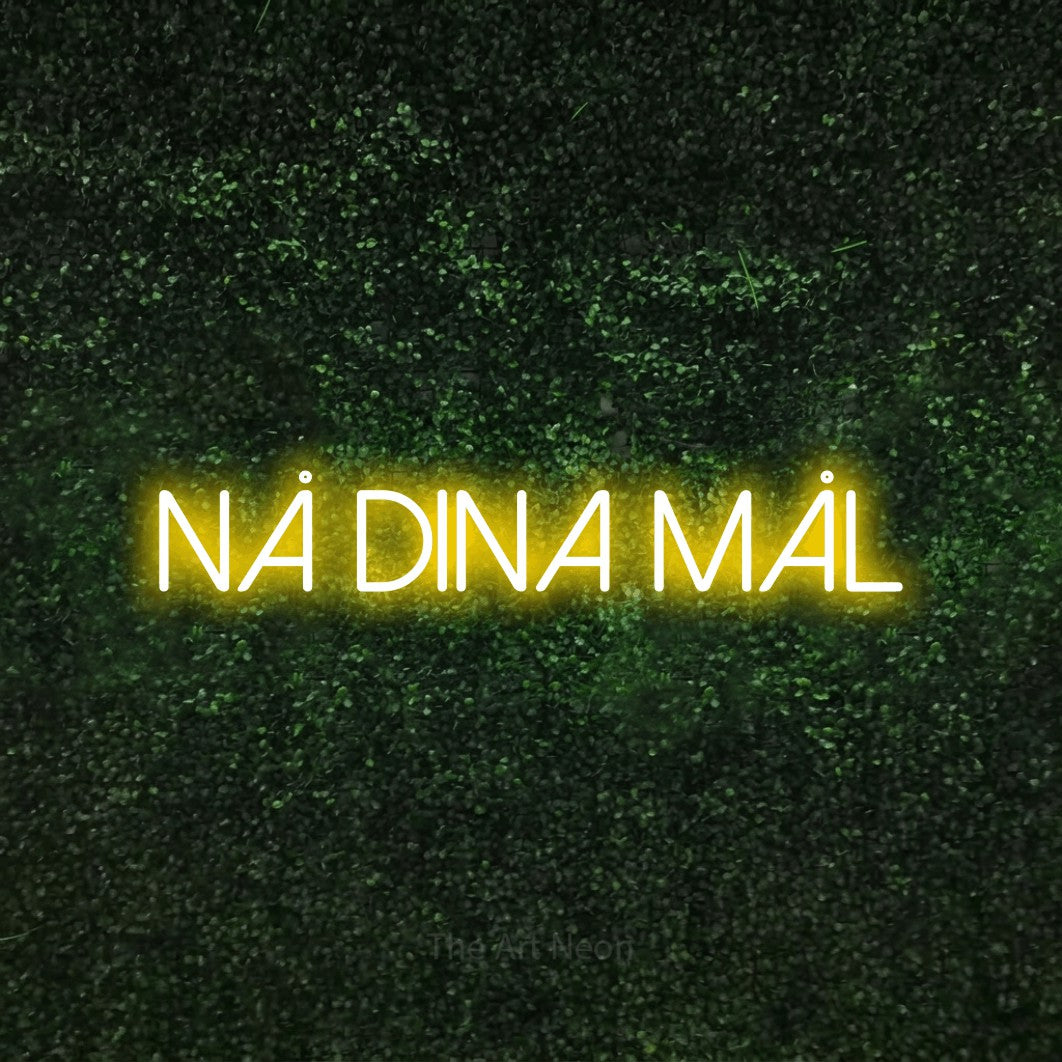 LED neon sign reading “NÅ DINA MÅL”, arranged in a single line.