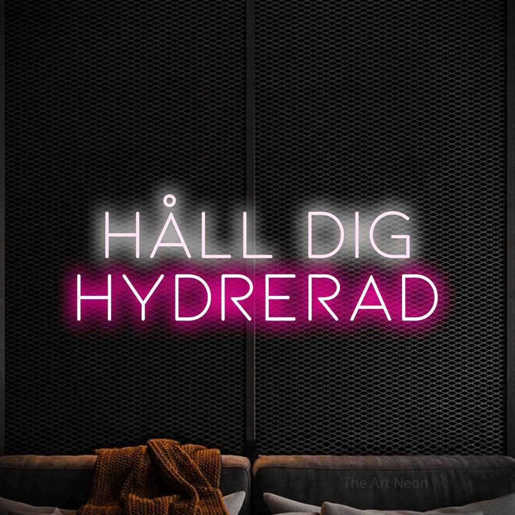 LED neon sign reading “håll dig hydrerad”, arranged in 2 lines.