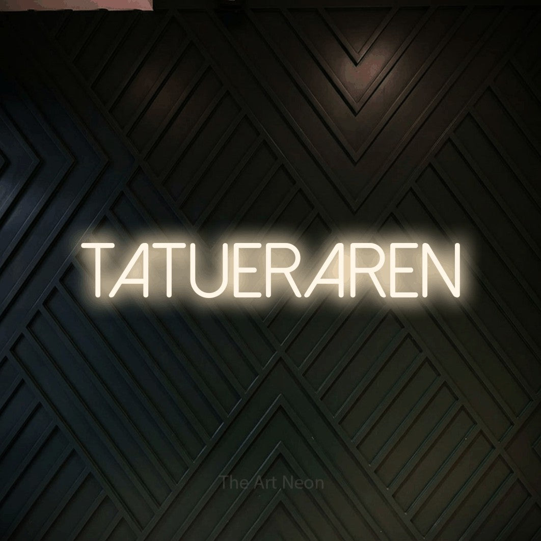 LED neon sign reading “TATUERAREN”, arranged in a single line.