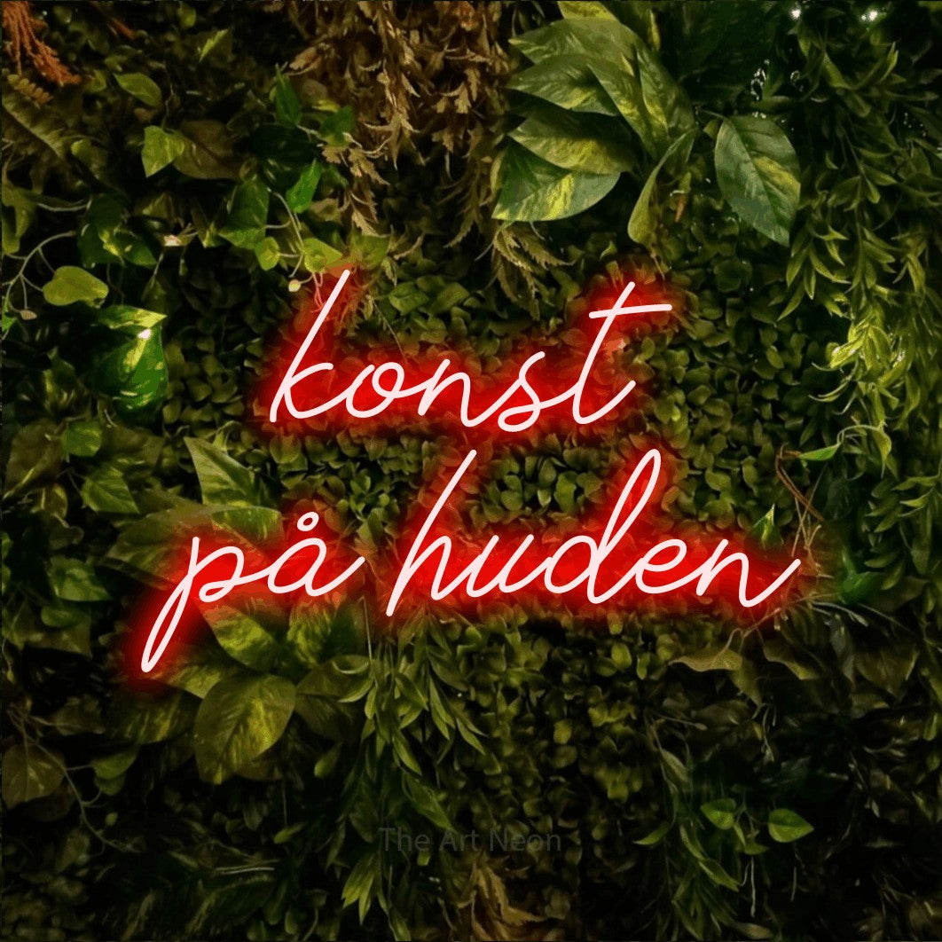 LED neon sign reading “konst på huden”, arranged in 2 lines.