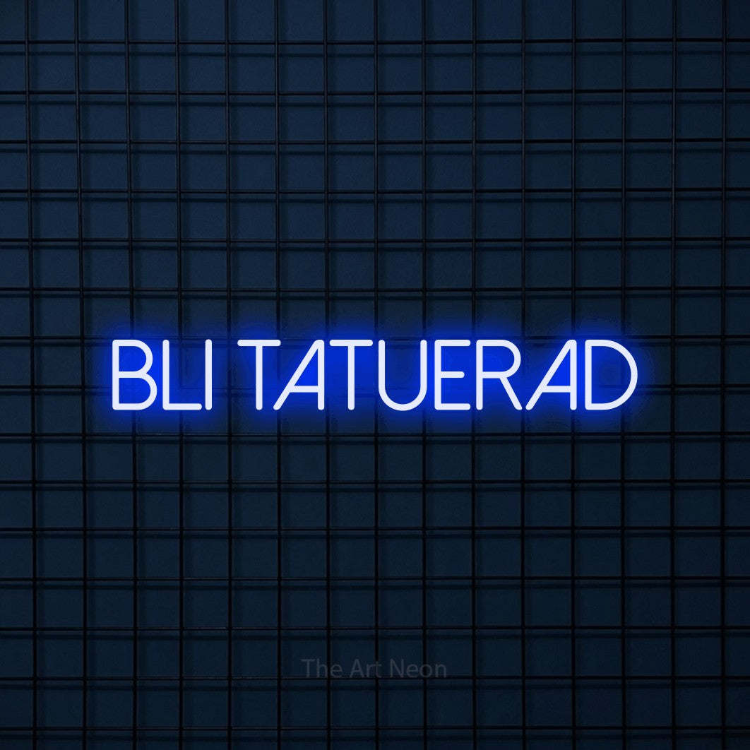 LED neon sign reading “Bli Tatuerad”, arranged in a single line.