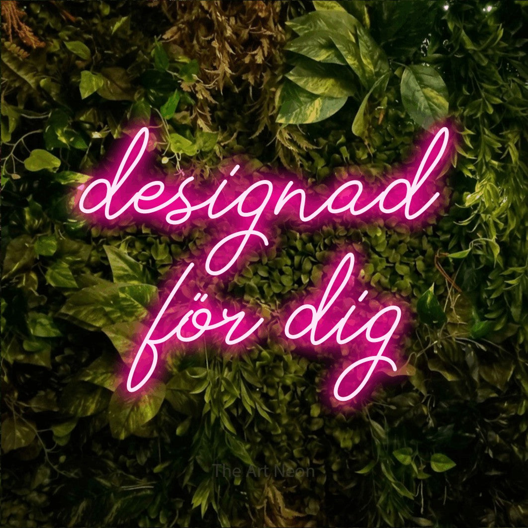 LED neon sign reading “designad för dig”, arranged in 2 lines.
