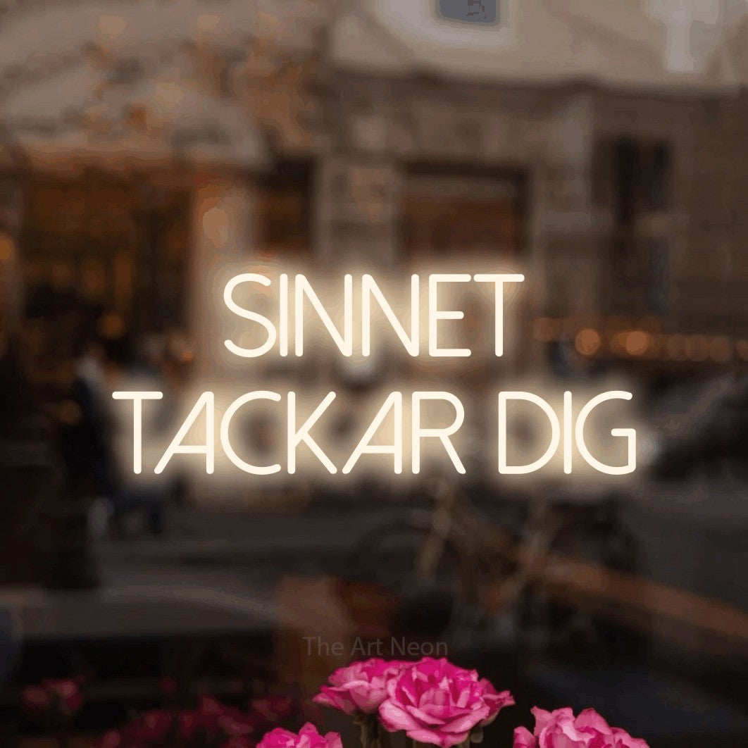 LED neon sign reading “Sinnet Tackar Dig”, arranged in 2 lines.