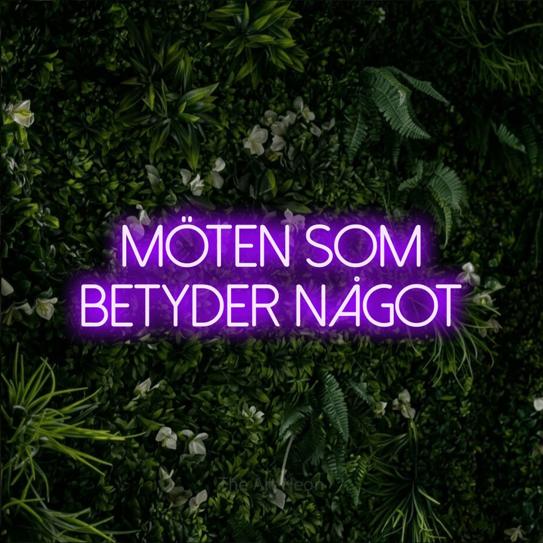 LED neon sign reading “MÖTEN SOM BETYDER NÅGOT”, arranged in 2 lines.