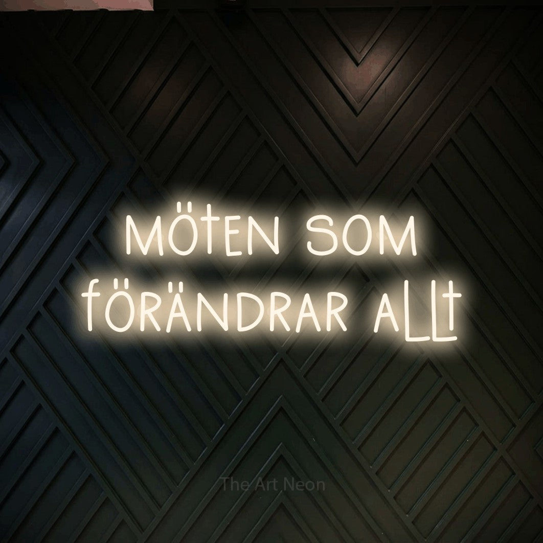 LED neon sign reading “möten som förändrar allt”, arranged in 2 lines.