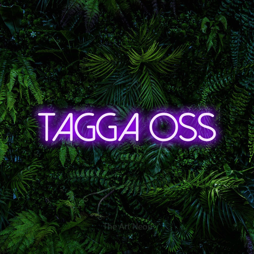 LED neon sign reading “Tagga oss”, arranged in a single line.