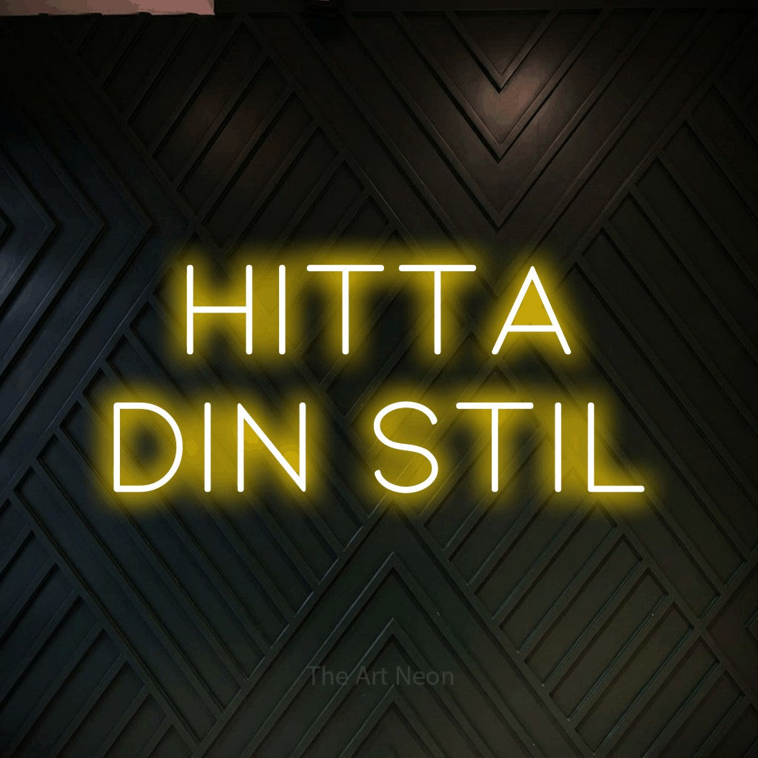 LED neon sign reading “HITTA DIN STIL”, arranged in 2 lines.