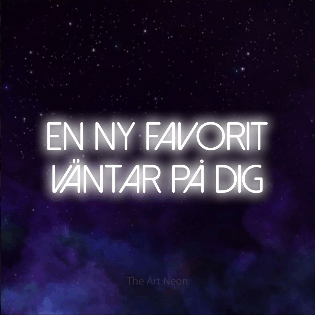 LED neon sign reading “En Ny Favorit Väntar På Dig”, arranged in 2 lines.