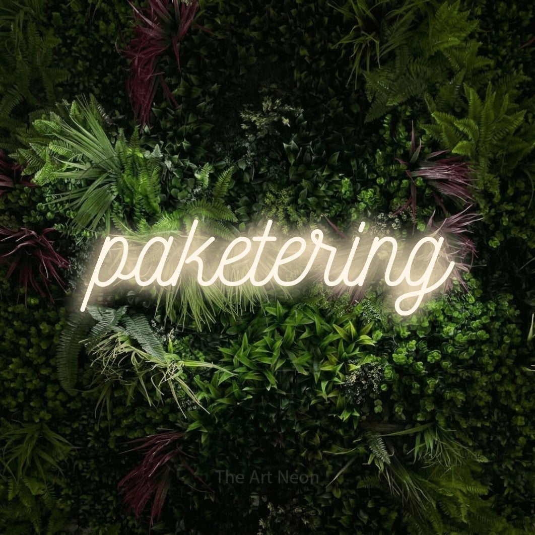 LED neon sign reading “paketering”, arranged in a single line.