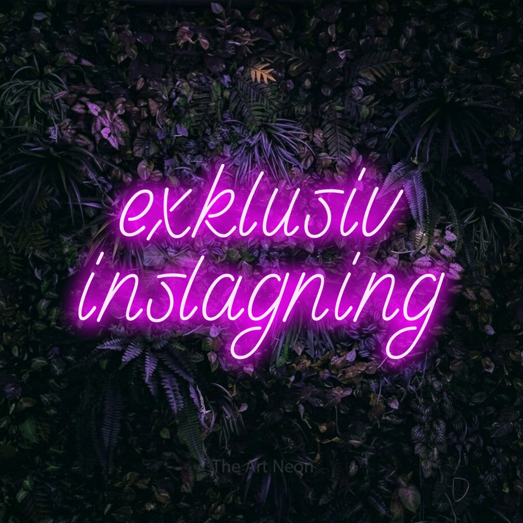 LED neon sign reading “exklusiv inslagning”, arranged in 2 lines.