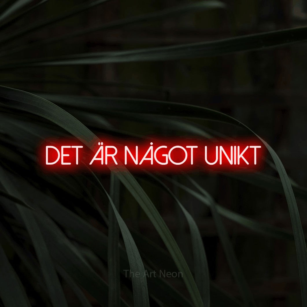 LED neon sign reading “Det Är Något Unikt”, arranged in a single line.