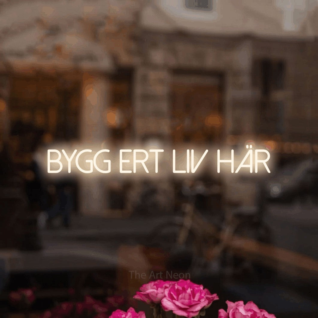 LED neon sign reading “BYGG ERT LIV HÄR”, arranged in a single line.