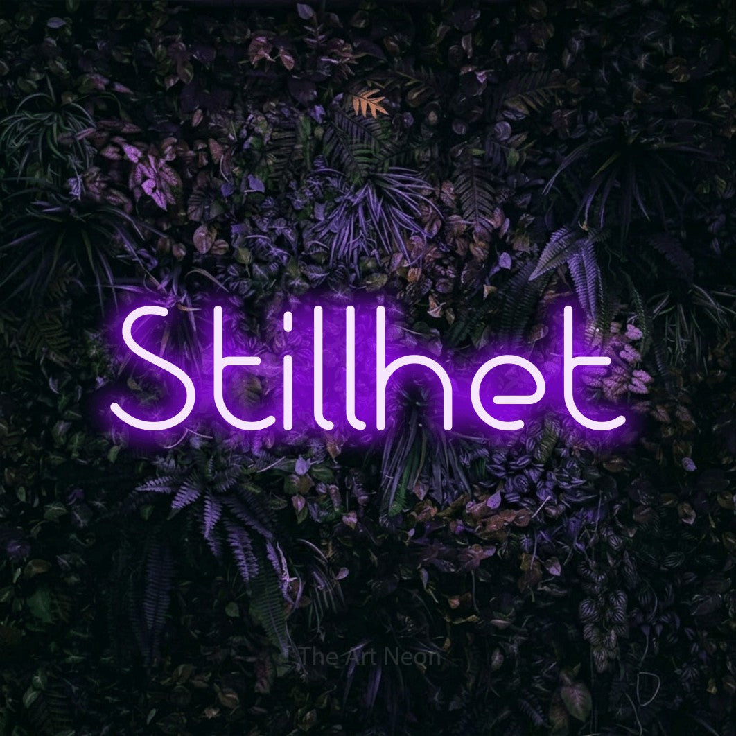 LED neon sign reading “Stillhet”, arranged in a single line.