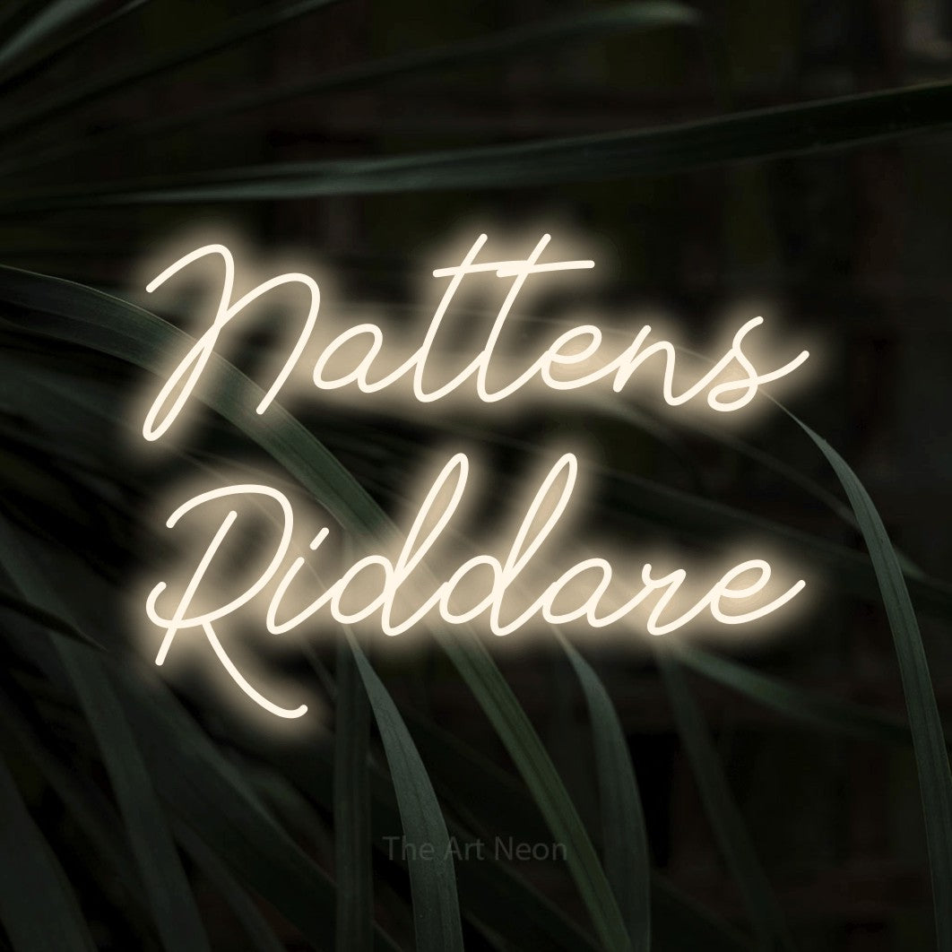 LED neon sign reading “Nattens Riddare”, arranged in 2 lines.
