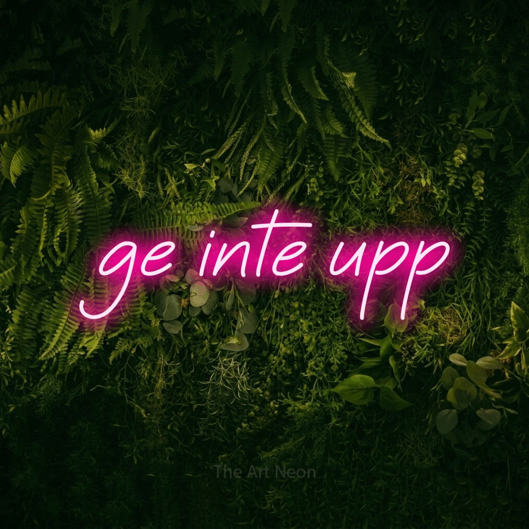 LED neon sign reading “ge inte upp”, arranged in a single line.