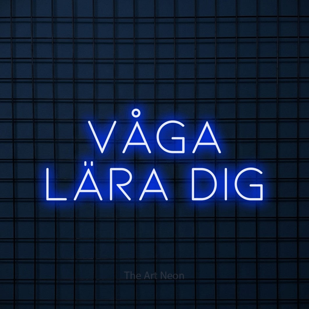 LED neon sign reading “våga lära dig”, arranged in 2 lines.