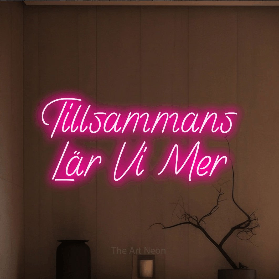 LED neon sign reading “Tillsammans Lär Vi Mer”, arranged in 2 lines.