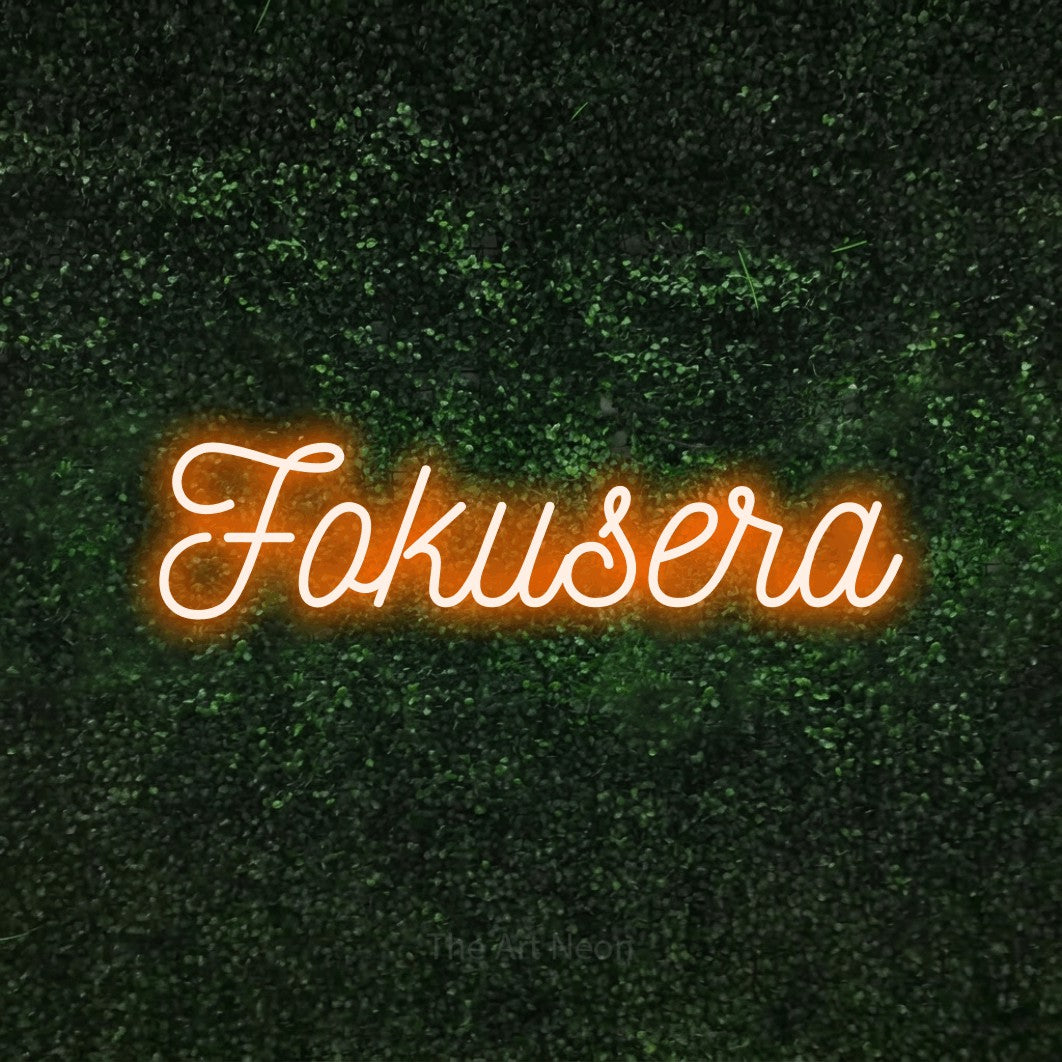LED neon sign reading “Fokusera”, arranged in a single line.