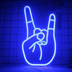 Bild med en levande LED-neonskylt i form av en fredsgest.