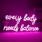 Bilden visar en levande "Every Body Needs Balance" LED-neonskylt.