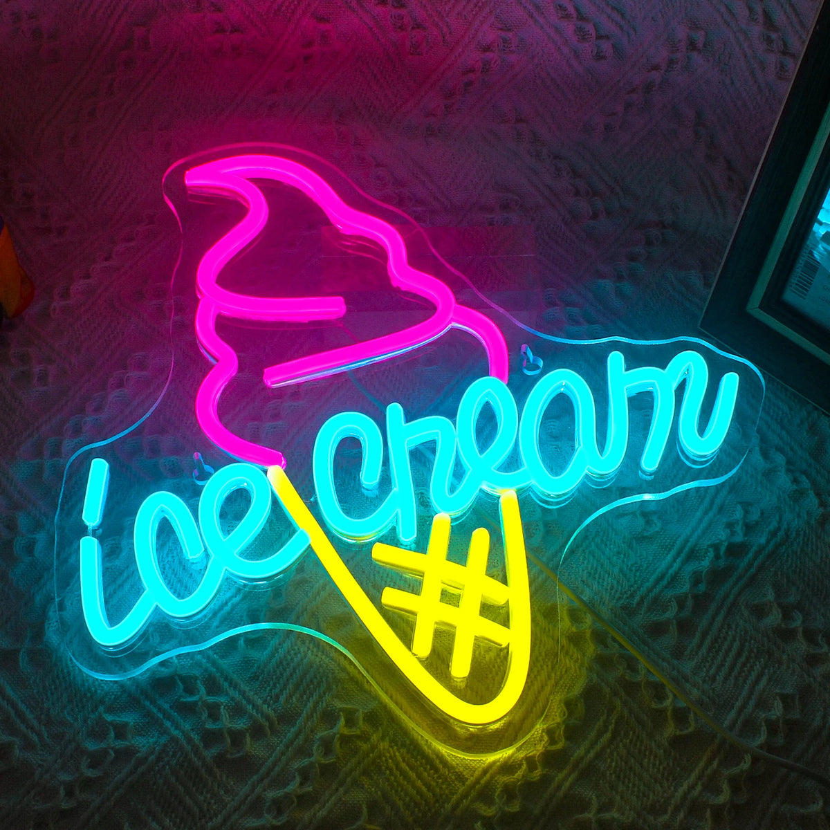 Ice Cream – Glasstrut ovanför texten – LED-ljusskylt (5 V USB)