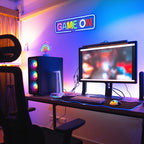GAME ON – Färgglada bokstäver och rundad rektangulär ram – LED-neonskylt (5 V USB)