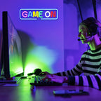 GAME ON – Färgglada bokstäver och rundad rektangulär ram – LED-neonskylt (5 V USB)