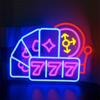 Bilden visar en levande, handgjord LED-neonskylt med texten "Luck 777.