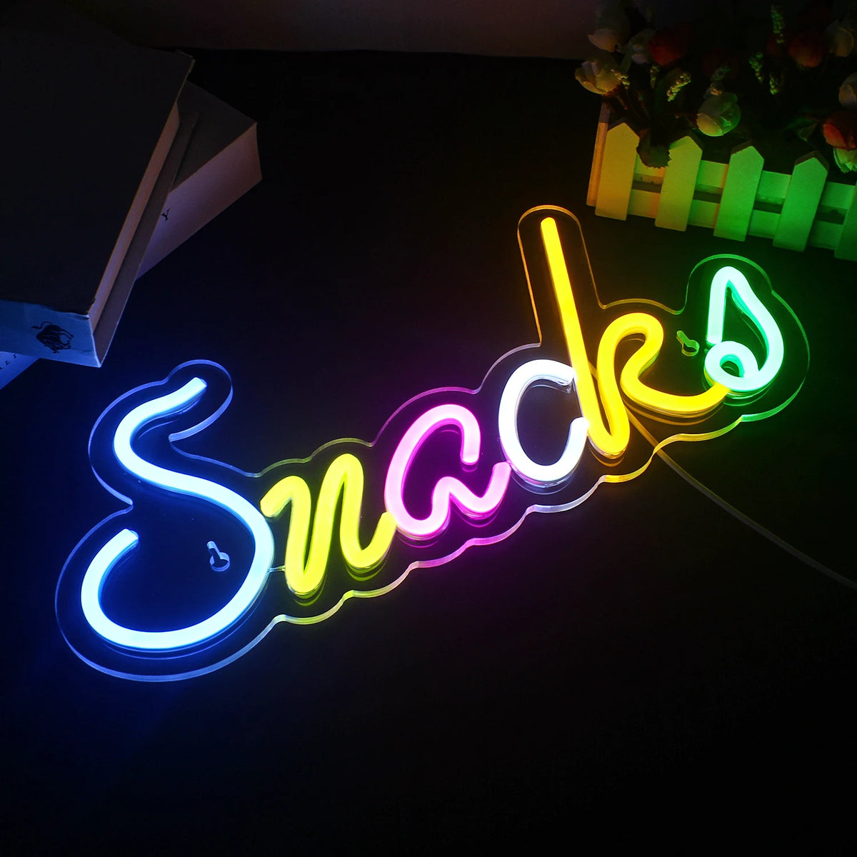Snacks – Färgglada bokstäver – LED-ljusskylt (5 V USB)