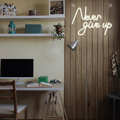 Never Give Up 5V USB LED Ljusskylt - Budgetvänlig