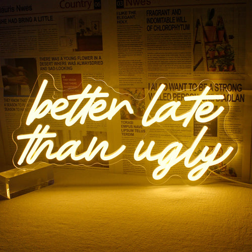 En livlig LED-neonskylt som visar frasen "Better Late Than Ugly" i ett stilfullt handskrivet skripttypsnitt.