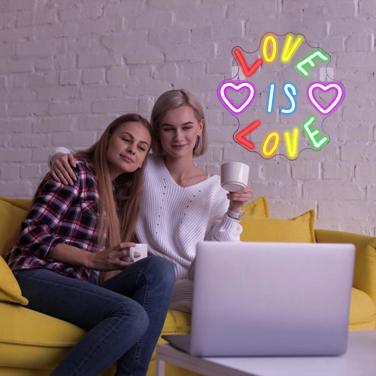 LOVE IS LOVE – Hjärtan och färgglada bokstäver – LED-neonskylt (5 V USB)