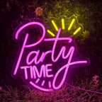 Bilden visar en livlig "Party Time" LED-neonskylt med djärva, kursiva bokstäver.