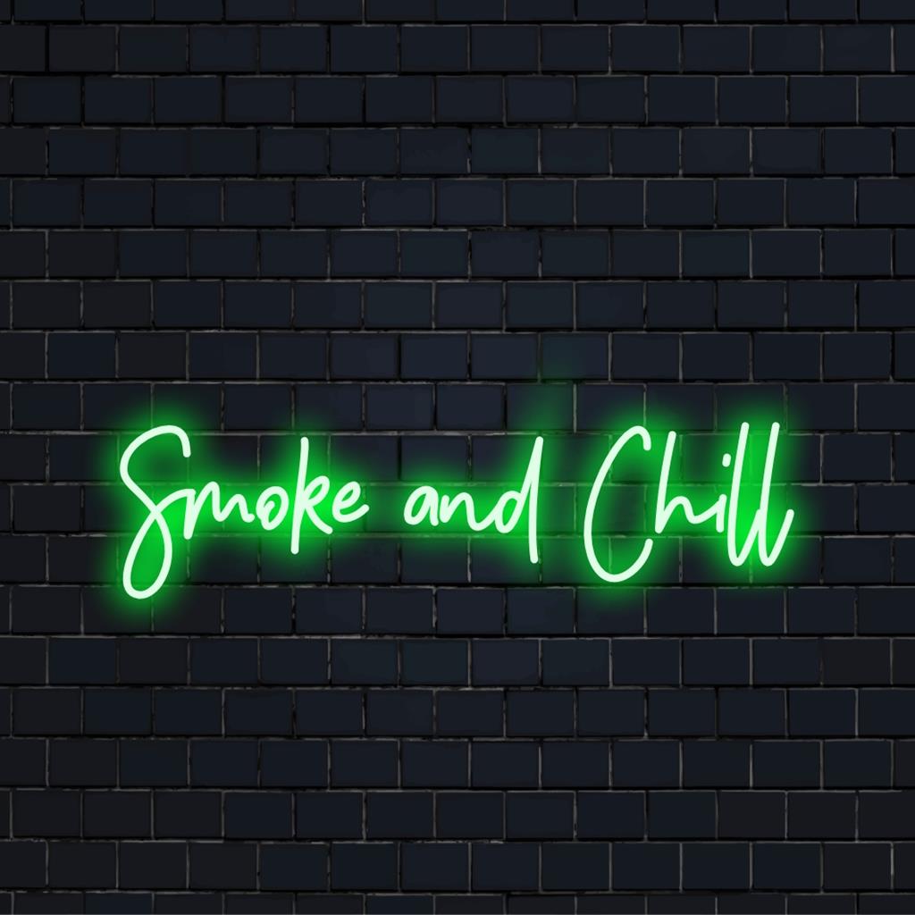 LED neonskylt med en snygg Smoke And Chill-fras; perfekt för modern inredningsentusiaster som söker en avkopplande atmosfär.