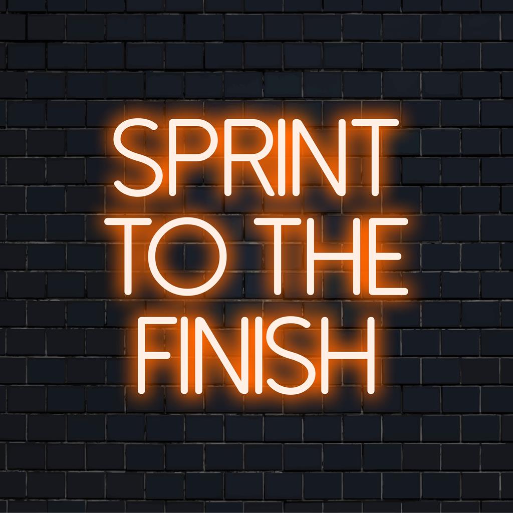 Custom Sprint To The Finish LED-neonskylt, perfekt för att lägga till levande neonljusdekor till alla utrymmen.